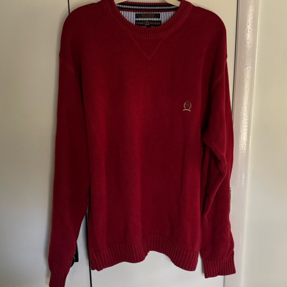 Vintage Tommy Hilfiger Men's Red Crewneck Sweater
